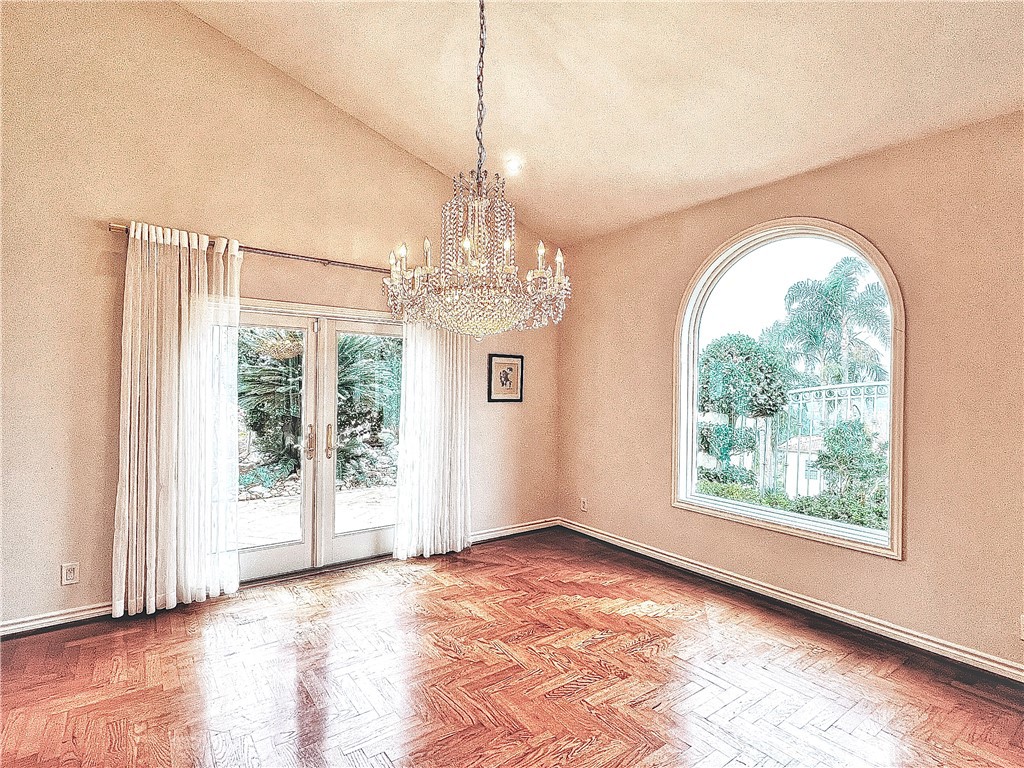 https://media.crmls.org/medias/f10d3d1e-6673-4337-9644-964e9c72e138.jpg?preset=X-Large