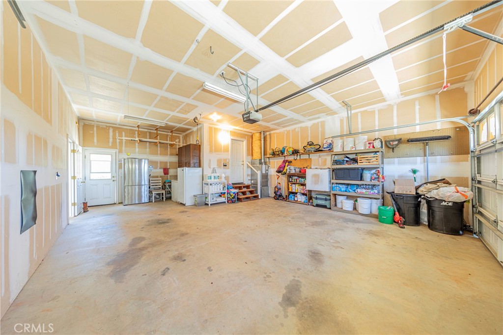 https://media.crmls.org/medias/f10e4339-da61-427d-be13-11708b594858.jpg?preset=X-Large