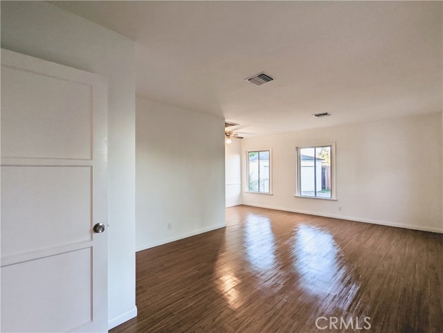 Detail Gallery Image 9 of 16 For 15239 Lorne St, Panorama City,  CA 91402 - – Beds | – Baths
