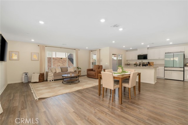 Detail Gallery Image 5 of 37 For 25576 Cetara, Homeland,  CA 92548 - 5 Beds | 3 Baths