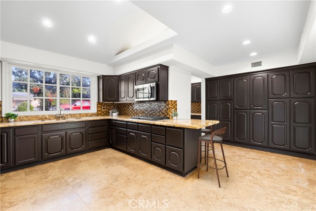 Detail Gallery Image 25 of 68 For 1466 E Covina Hills Rd, Covina,  CA 91724 - 6 Beds | 5/1 Baths