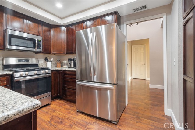 Detail Gallery Image 10 of 29 For 28966 Shadow Creek, Highland,  CA 92346 - 2 Beds | 2 Baths