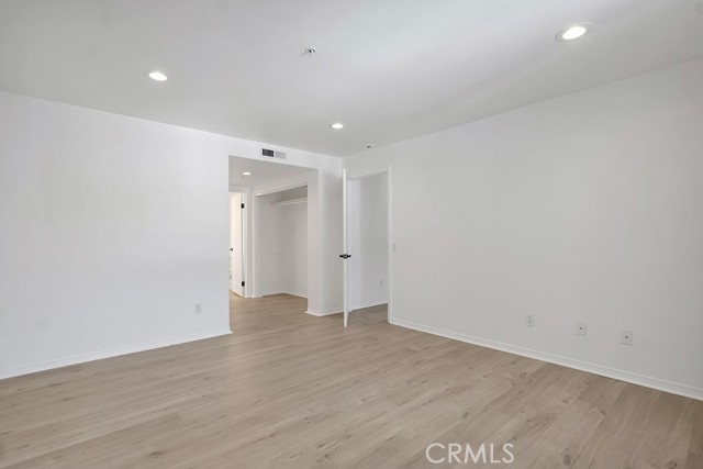 Image 17 of 39 For 17735 Kinzie Street 304