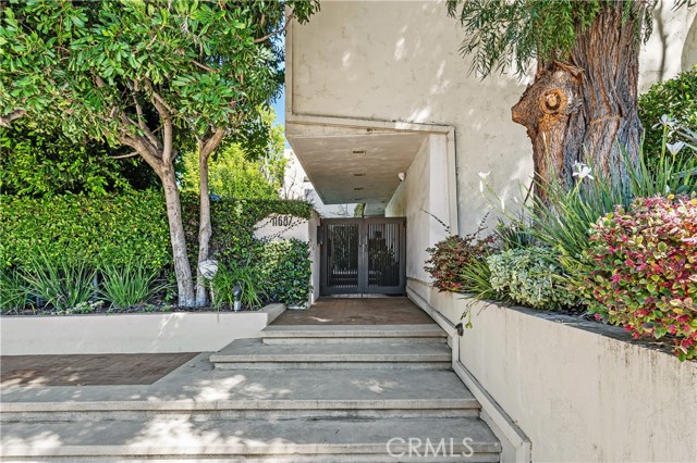 Detail Gallery Image 39 of 50 For 11687 Bellagio #12,  Los Angeles,  CA 90049 - 2 Beds | 2/1 Baths