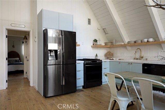 Detail Gallery Image 20 of 51 For 987 Tirol Ln, Lake Arrowhead,  CA 92352 - 3 Beds | 2 Baths