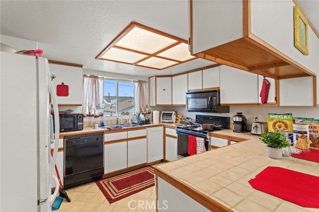 Detail Gallery Image 4 of 13 For 3918 W 118th Pl #8,  Hawthorne,  CA 90250 - 3 Beds | 3 Baths