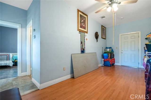 361 N B Street, Tulare CA: https://media.crmls.org/medias/f113d0de-f274-46d9-898c-ec0d7cbe9a02.jpg
