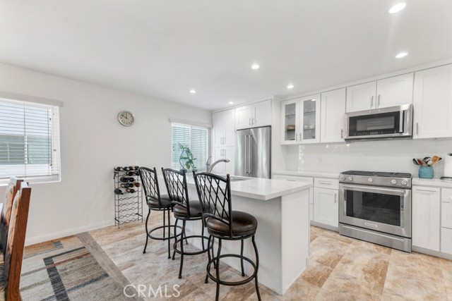 Detail Gallery Image 13 of 36 For 6226 Nita Ave, Woodland Hills,  CA 91367 - 2 Beds | 2/1 Baths