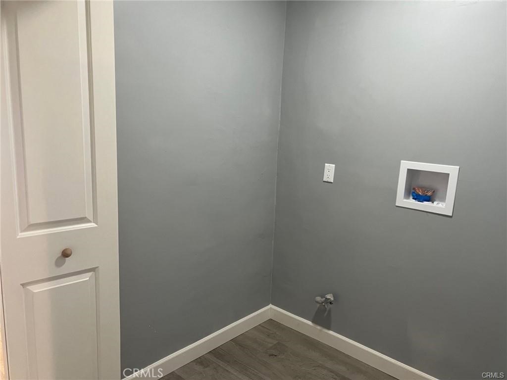 https://media.crmls.org/medias/f114826d-0c7c-4250-9a1f-77dc2da6c4df.jpg?preset=X-Large