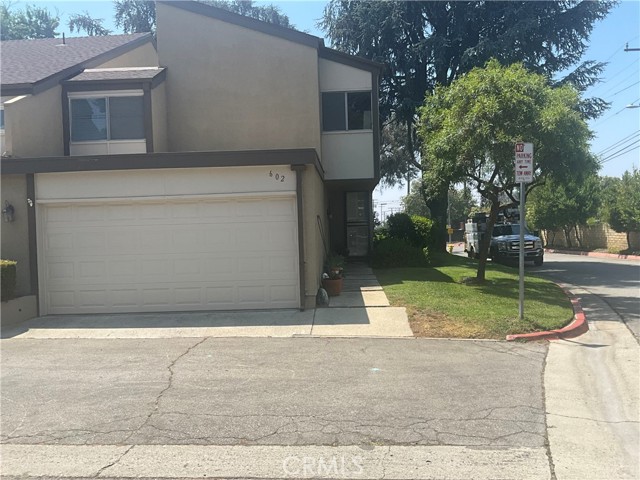 602 Greendale Ln, Pomona, CA 91767