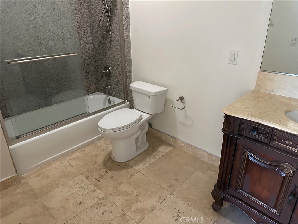 https://media.crmls.org/medias/f1156686-8a9b-445b-a572-c02003db5526.jpg?preset=X-Large