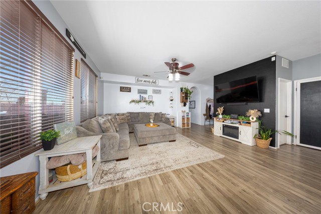 Detail Gallery Image 4 of 23 For 13974 Old Mill Ln., Victorville,  CA 92394 - 4 Beds | 2 Baths