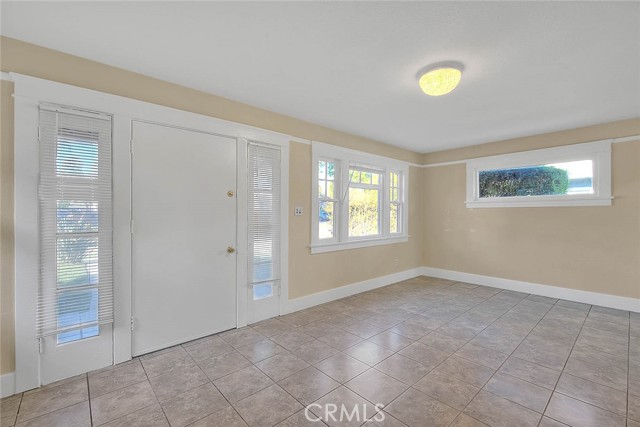 656 E Columbia, Pomona CA: https://media.crmls.org/medias/f115c49a-e266-4fa7-ab87-a9ece397283e.jpg