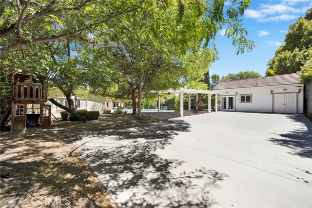 18930 Wells Drive, Tarzana CA: https://media.crmls.org/medias/f1160ffe-41d2-4fa2-a96b-b8b5773247d9.jpg
