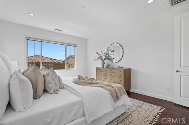 12 Gardenia, Lake Forest CA: https://media.crmls.org/medias/f117c89c-654d-4e22-bc42-9492bc9e744c.jpg