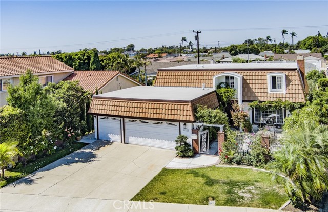 Detail Gallery Image 1 of 37 For 11335 Carob Cir, Fountain Valley,  CA 92708 - 4 Beds | 3 Baths