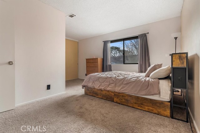 2 Village Lane, Tehachapi CA: https://media.crmls.org/medias/f1187323-f7eb-4042-9258-eff302766c64.jpg