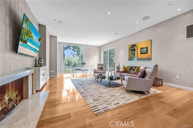 Detail Gallery Image 9 of 43 For 935 Hillcrest, Pasadena,  CA 91106 - 6 Beds | 7/1 Baths