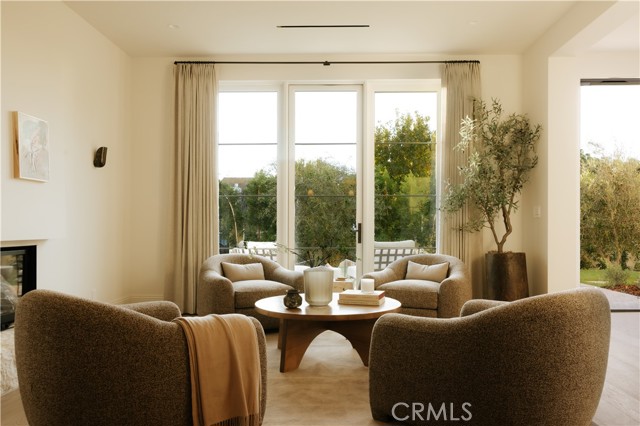 Detail Gallery Image 6 of 50 For 4748 Noble Ave, Sherman Oaks,  CA 91403 - 5 Beds | 5/1 Baths