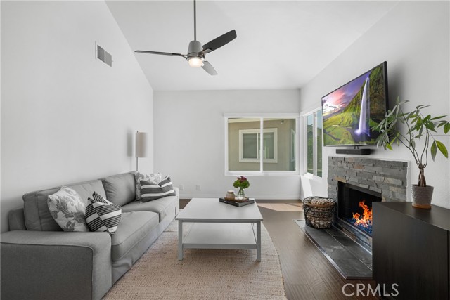 Detail Gallery Image 4 of 34 For 389 Ralcam Pl, Costa Mesa,  CA 92627 - 3 Beds | 2/1 Baths