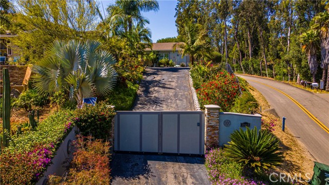 40468 Rock Mountain Drive, Fallbrook CA: https://media.crmls.org/medias/f11af1cf-485e-4b39-be09-a72615f0deca.jpg