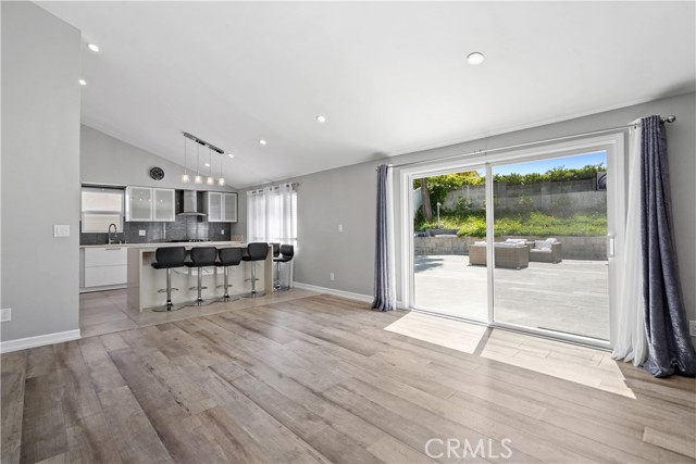 Detail Gallery Image 14 of 39 For 12835 Titian Ave, Granada Hills,  CA 91344 - 3 Beds | 2 Baths