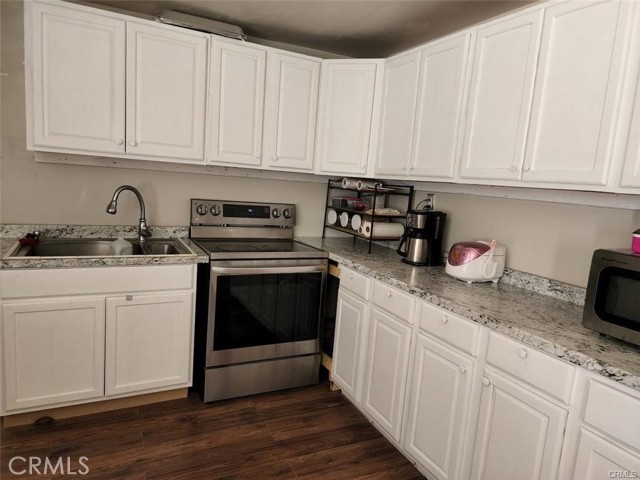 9930 Desert Lane, Phelan CA: https://media.crmls.org/medias/f11bcafe-2efa-46d6-9f57-1d217cf1de3e.jpg