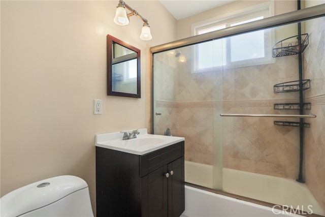 Detail Gallery Image 17 of 24 For 17561 Bullock St, Encino,  CA 91316 - 3 Beds | 2 Baths