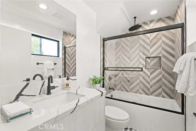 Detail Gallery Image 10 of 14 For 6506 N Contour Ln, North Hollywood,  CA 91606 - 3 Beds | 3/1 Baths