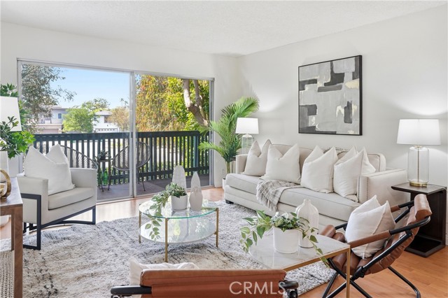 Detail Gallery Image 3 of 27 For 576 N Bellflower #310,  Long Beach,  CA 90814 - 2 Beds | 2 Baths