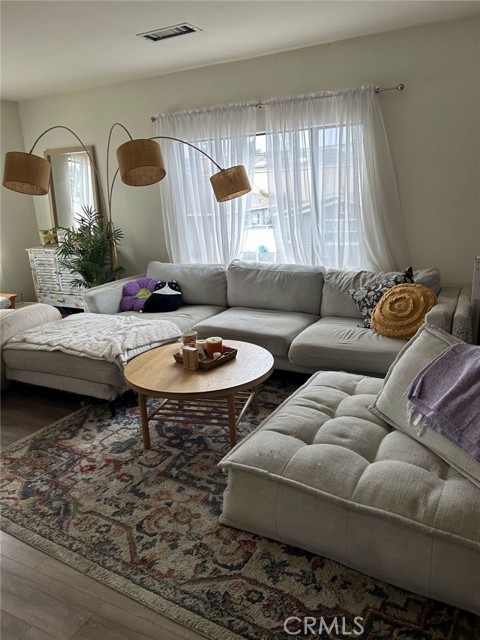 Detail Gallery Image 6 of 6 For 608 Olive Ave, Huntington Beach,  CA 92648 - 3 Beds | 2 Baths