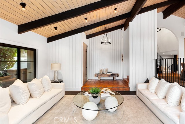 4885 Winnetka Avenue, Woodland Hills CA: https://media.crmls.org/medias/f11ce0b6-f433-4fc5-92ca-789612629a78.jpg