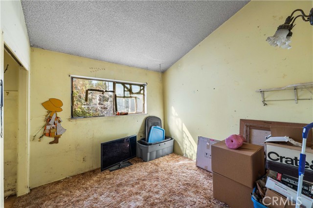 22038 Alamogordo Road, Saugus CA: https://media.crmls.org/medias/f11d27f2-7a58-403e-8801-44f70183d414.jpg