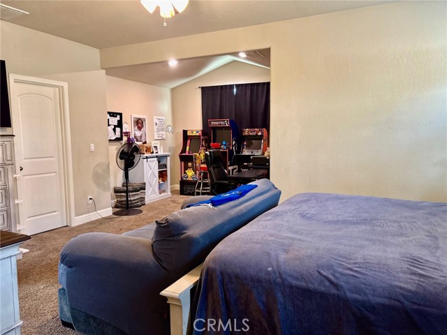 Detail Gallery Image 11 of 15 For 2220 N. Shady St, Visalia,  CA 93291 - 3 Beds | 2/1 Baths
