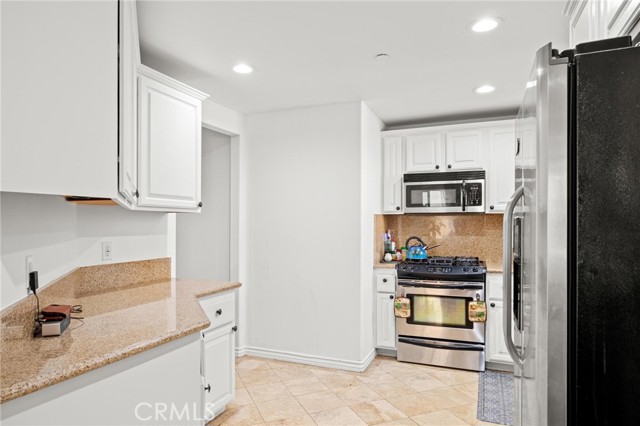 Detail Gallery Image 14 of 39 For 26404 Vermont Avenue #3,  Harbor City,  CA 90710 - 3 Beds | 1/1 Baths