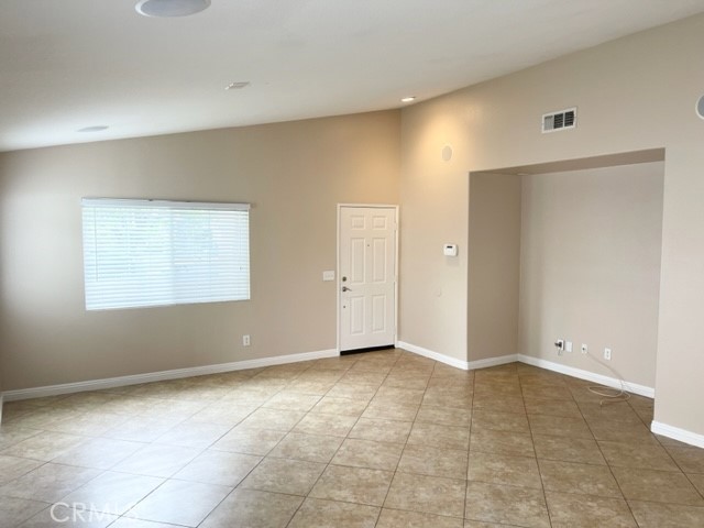 Detail Gallery Image 8 of 63 For 5220 Holstein Way, Jurupa Valley,  CA 92509 - 3 Beds | 2 Baths