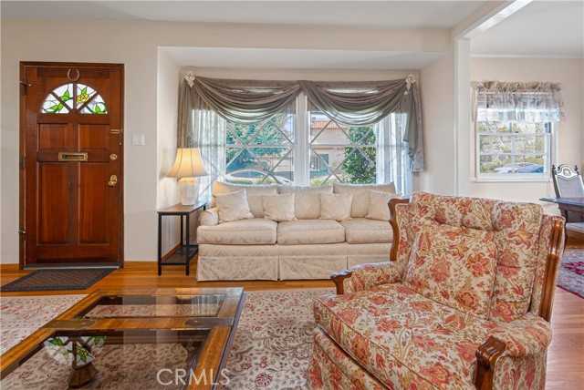 Detail Gallery Image 5 of 25 For 5544 Colbath, Sherman Oaks,  CA 91401 - 3 Beds | 2 Baths