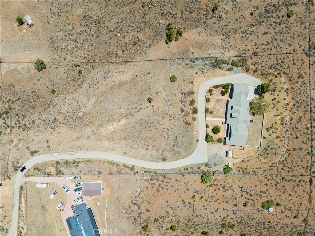 https://media.crmls.org/medias/f11e8f9f-10da-4647-a9cb-f3f2bdeba5fa.jpg?preset=X-Large