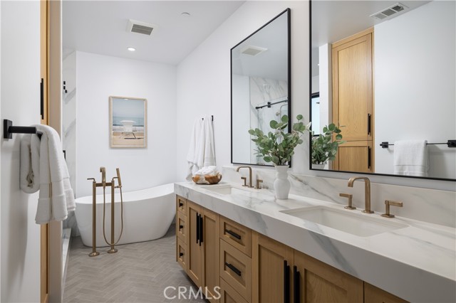 1315 Ocean Avenue, Seal Beach CA: https://media.crmls.org/medias/f11ec9ef-fb5b-4087-b03d-f607819e1ca0.jpg