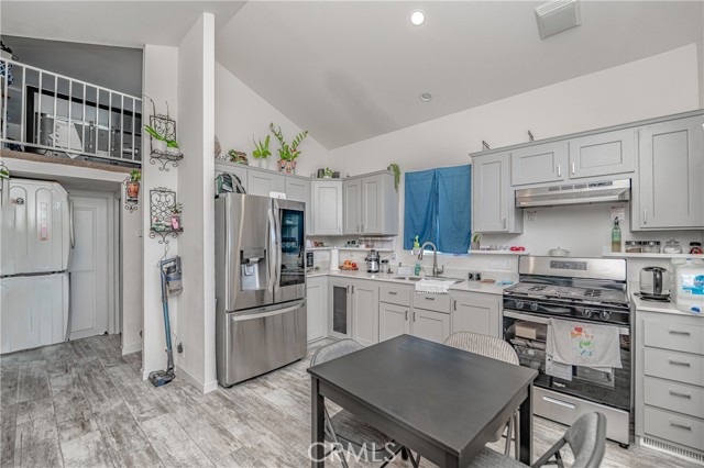Detail Gallery Image 6 of 24 For 13525 S Vermont Ave #17,  Gardena,  CA 90247 - 1 Beds | 1 Baths