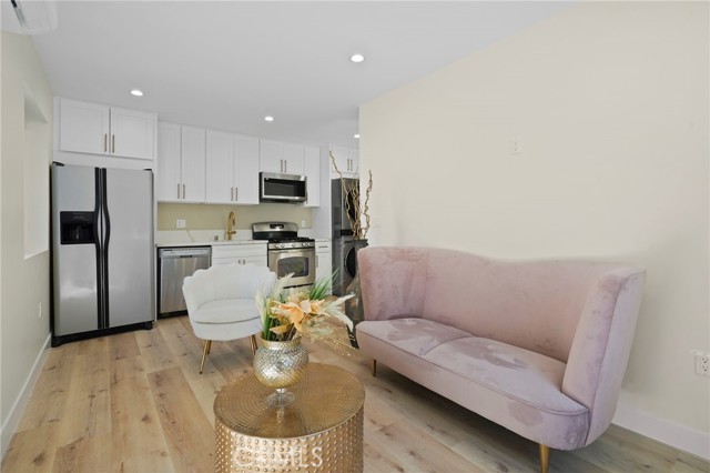 Photo of 21703 Costanso, Woodland Hills, CA 91364