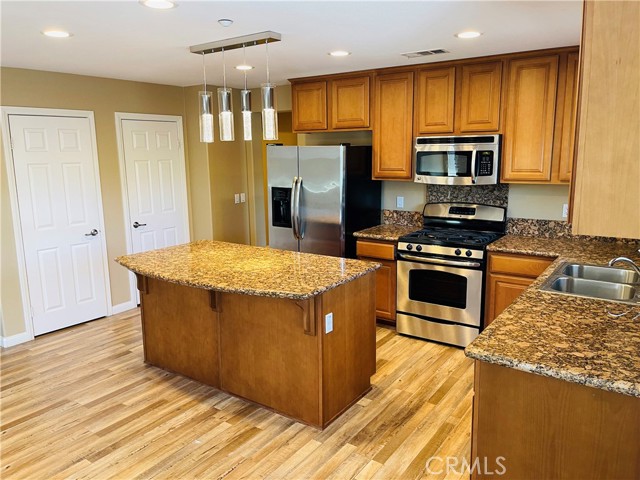 Detail Gallery Image 14 of 30 For 1351 Isabella Way, Vista,  CA 92084 - 2 Beds | 2 Baths