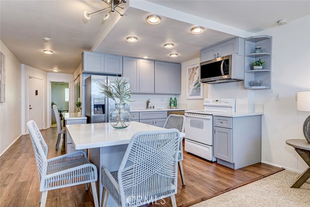 615 Esplanade, Redondo Beach, California 90277, 1 Bedroom Bedrooms, ,1 BathroomBathrooms,Residential,For Sale,Esplanade,SB25196667