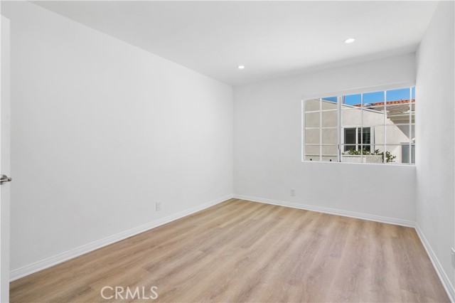 Detail Gallery Image 13 of 26 For 1933 Voorhees Ave a,  Redondo Beach,  CA 90278 - 4 Beds | 3 Baths