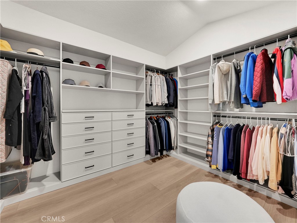 https://media.crmls.org/medias/f12274a9-5135-4a10-a93d-a1588cf6b65a.jpg?preset=X-Large