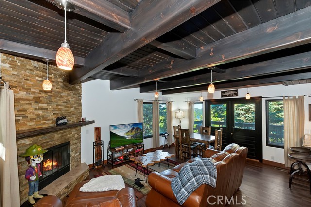 28545 Wabash Drive, Lake Arrowhead CA: https://media.crmls.org/medias/f1228068-82df-48b2-b3fe-502fa6dd3df7.jpg