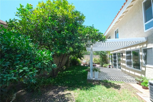 16329 Cherry Fall Lane, Cerritos CA: https://media.crmls.org/medias/f122d2e8-fe43-4181-8ef3-f85145c19265.jpg