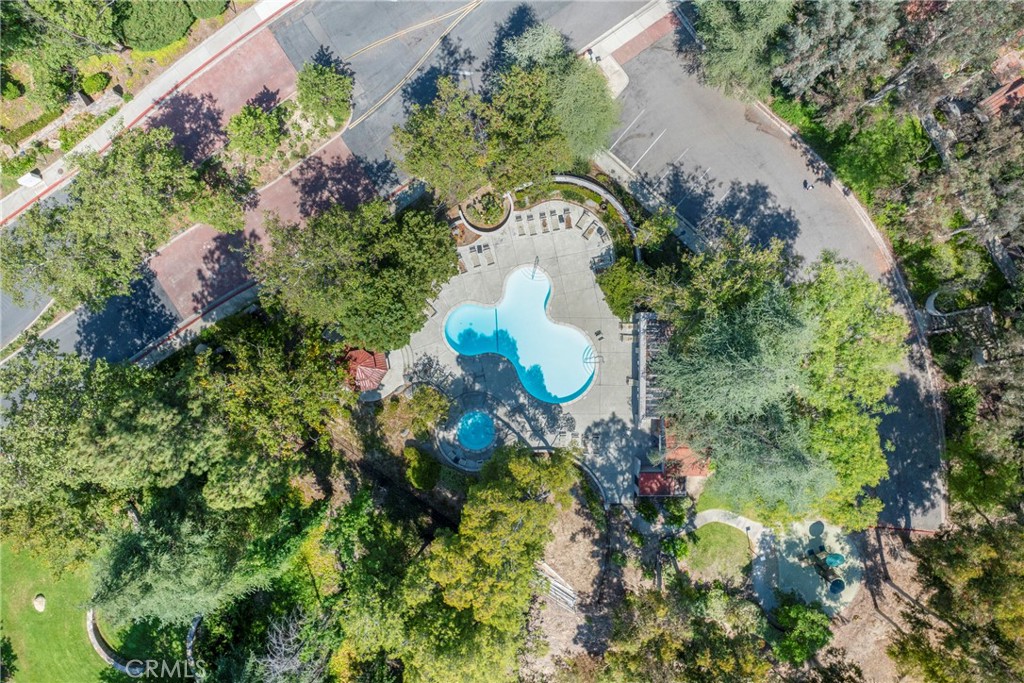 https://media.crmls.org/medias/f123484f-ffb0-4103-b8fc-456094817b6b.jpg?preset=X-Large