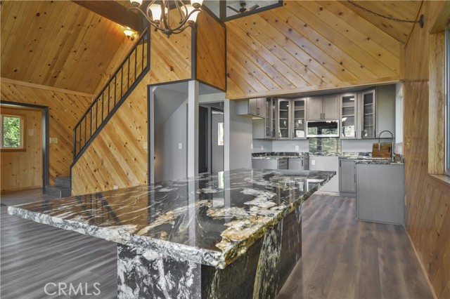 929 Trinity Drive, Lake Arrowhead CA: https://media.crmls.org/medias/f123dc9f-72fd-45e1-afbc-81b02ebe0090.jpg