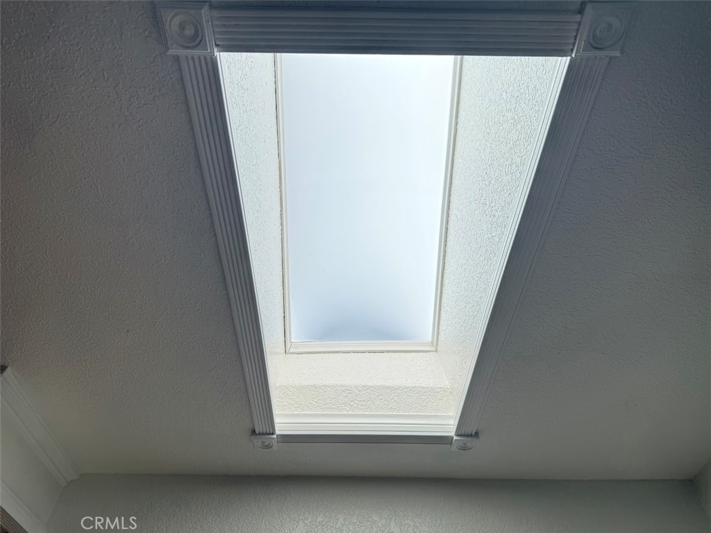 https://media.crmls.org/medias/f123e0a3-5496-4f22-9c58-0fc4c90da445.jpg?preset=X-Large